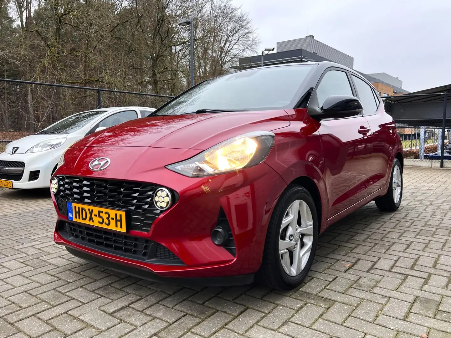 Hyundai i10 1.2i Intro Edition - Navigatie - Stuur-/Stoelverwa Rojo - 2