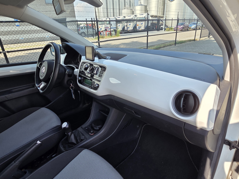 Volkswagen up! 1.0 high up! White uitvoering airco 1 eigenaar !!! — photo 21