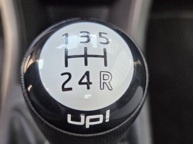 Volkswagen up! 1.0 high up! White uitvoering airco 1 eigenaar !!! — photo 3