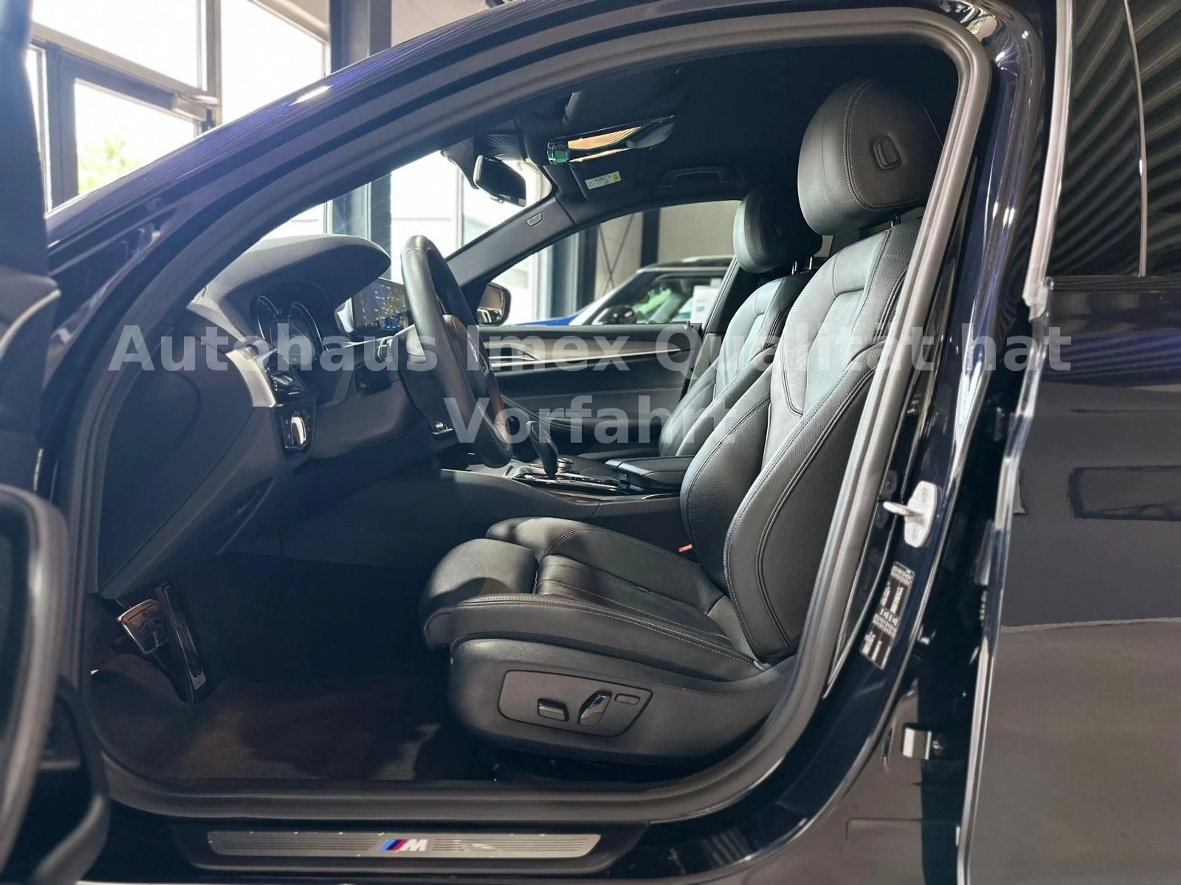 BMW 530 i M Sport*HUD*RHKAM*KEYLESS*ACC*LED*LEDER — photo 10