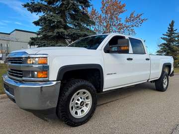 4WD Crew Cab LONG BOX - CLEAN CAR FAX