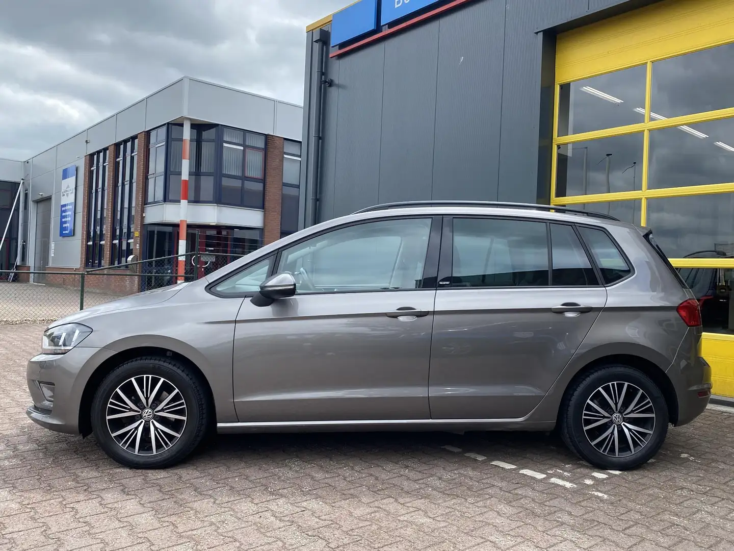 Volkswagen Golf Sportsvan 1.2 TSI Business Edition BOVAG garantie Gris - 2