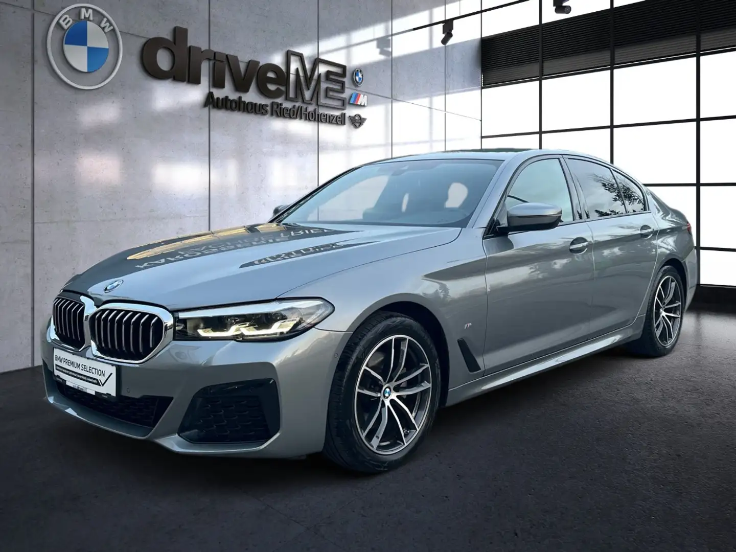 BMW 520 d xDrive M-Sport xDrive KAM LED Kam. SHZ AHK Grau - 2