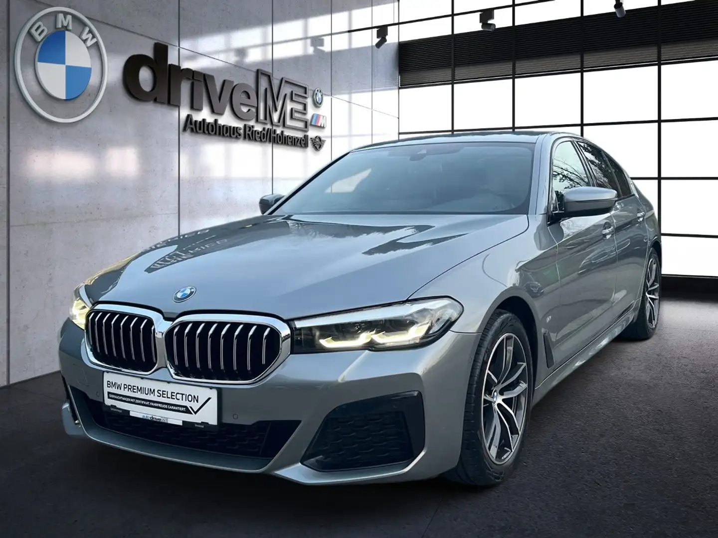 BMW 520 d xDrive M-Sport xDrive KAM LED Kam. SHZ AHK Grau - 1