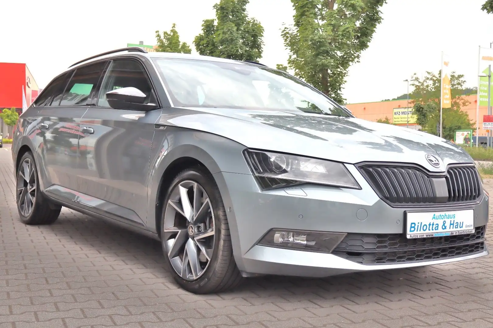 Skoda Superb Combi 2.0 SportLine 4x4 DSG *Xenon+AHK Grau - 2