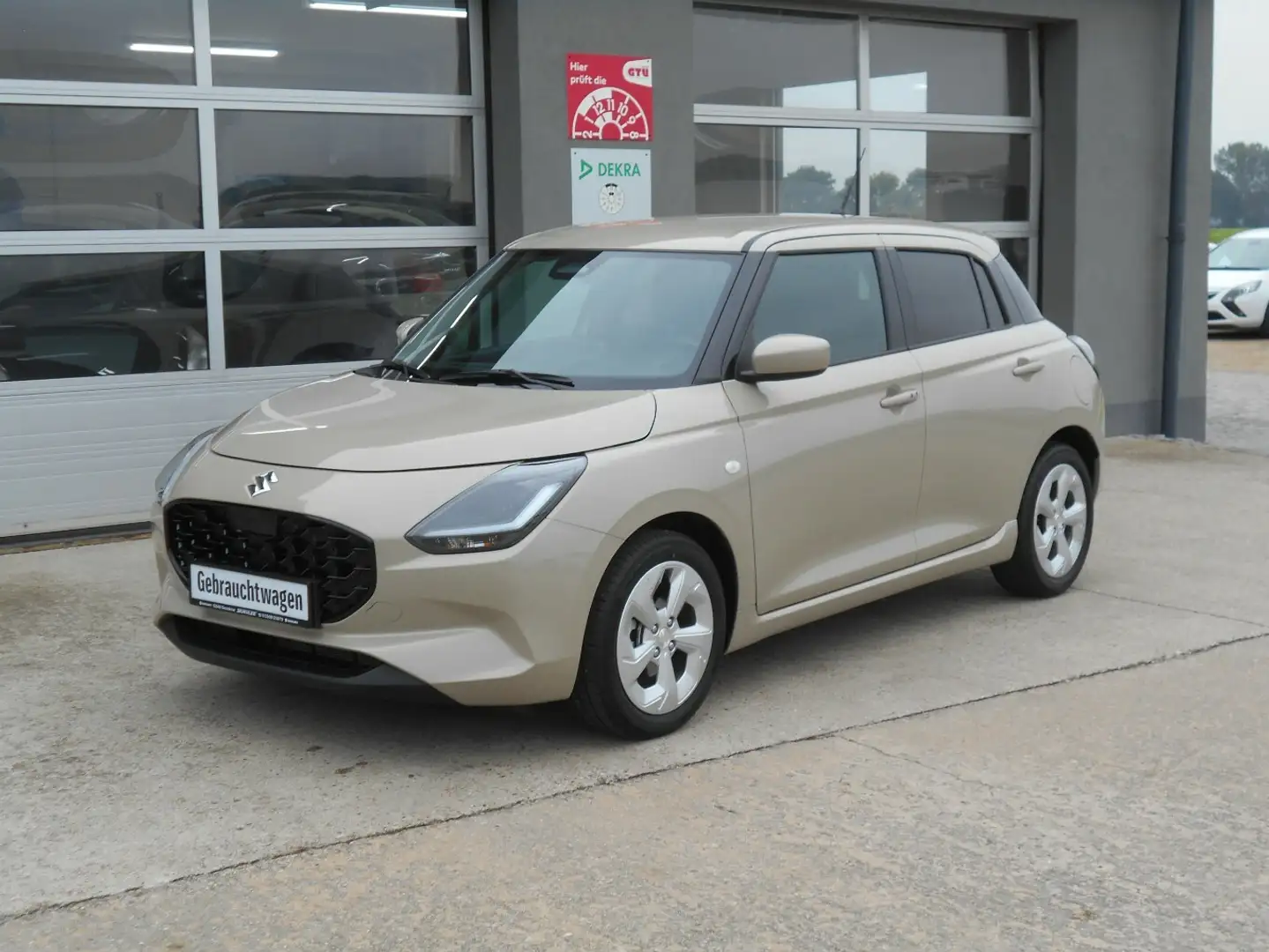 Suzuki Swift 1.2 Dualjet Hybrid 61 kW Comfort Beige - 1
