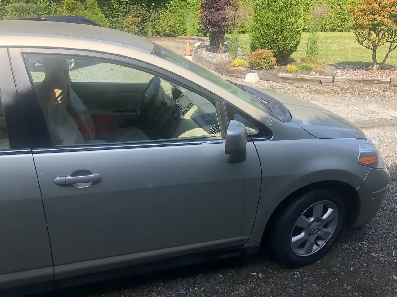 Nissan Versa снимка Nissan Versa