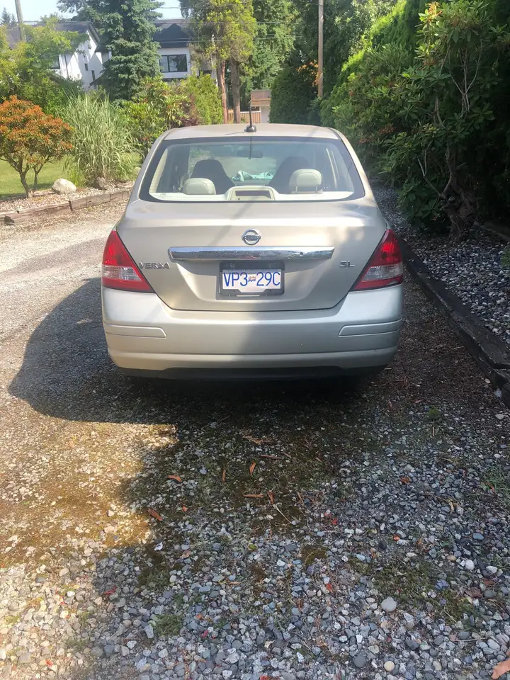 Nissan Versa снимка Nissan Versa