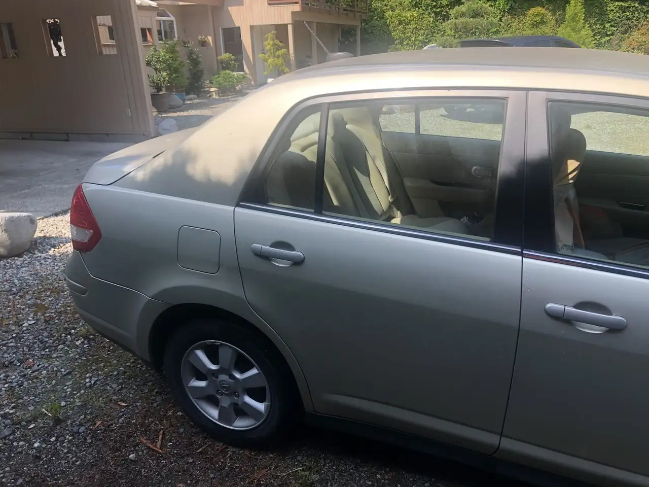 Nissan Versa снимка Nissan Versa
