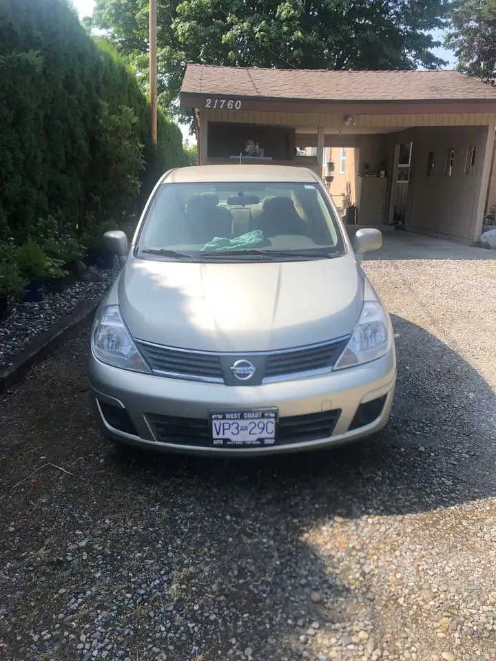 Nissan Versa снимка Nissan Versa