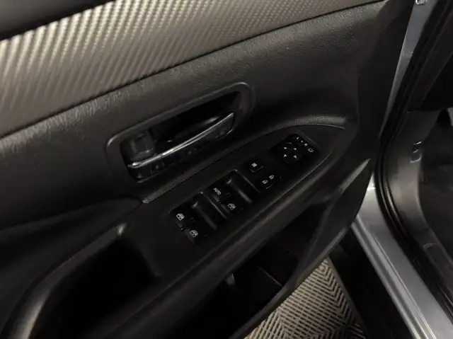 Mitsubishi Outlander view 10