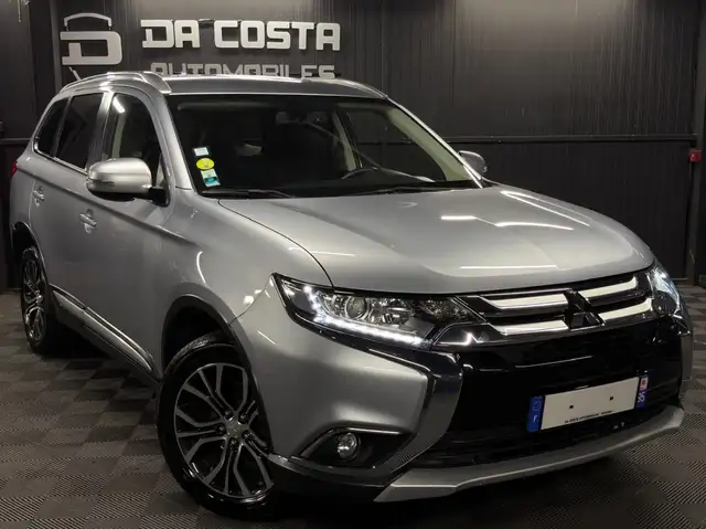 Mitsubishi Outlander view 4