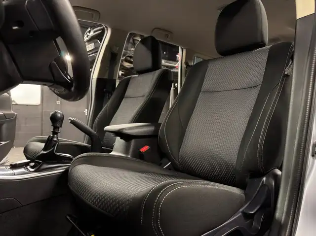 Mitsubishi Outlander view 12