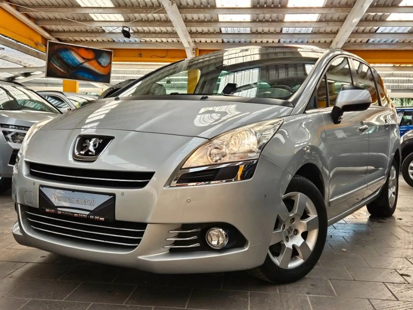 Peugeot 5008 Family*2.Hd*SHZ*Climatic*PDC*Panoramadach* Grau - 1