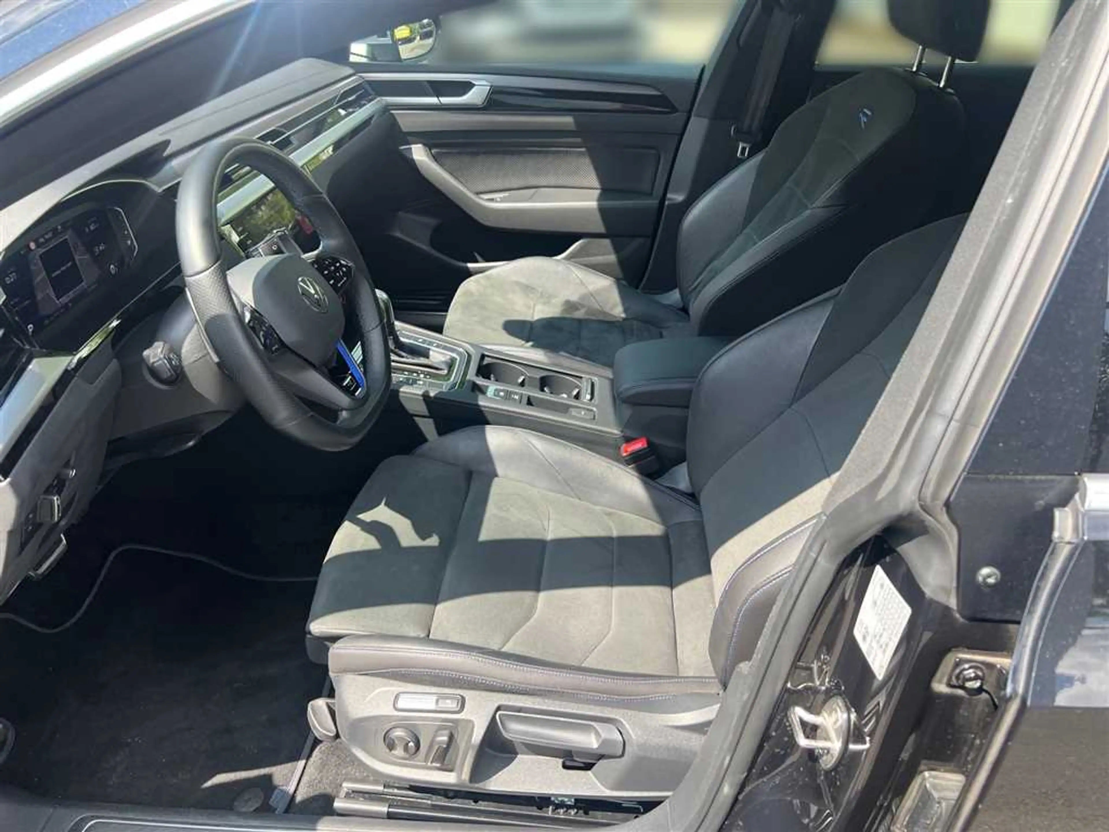 Volkswagen Arteon Shooting Brake R 2.0 TSI DSG 4MOTION — photo 8