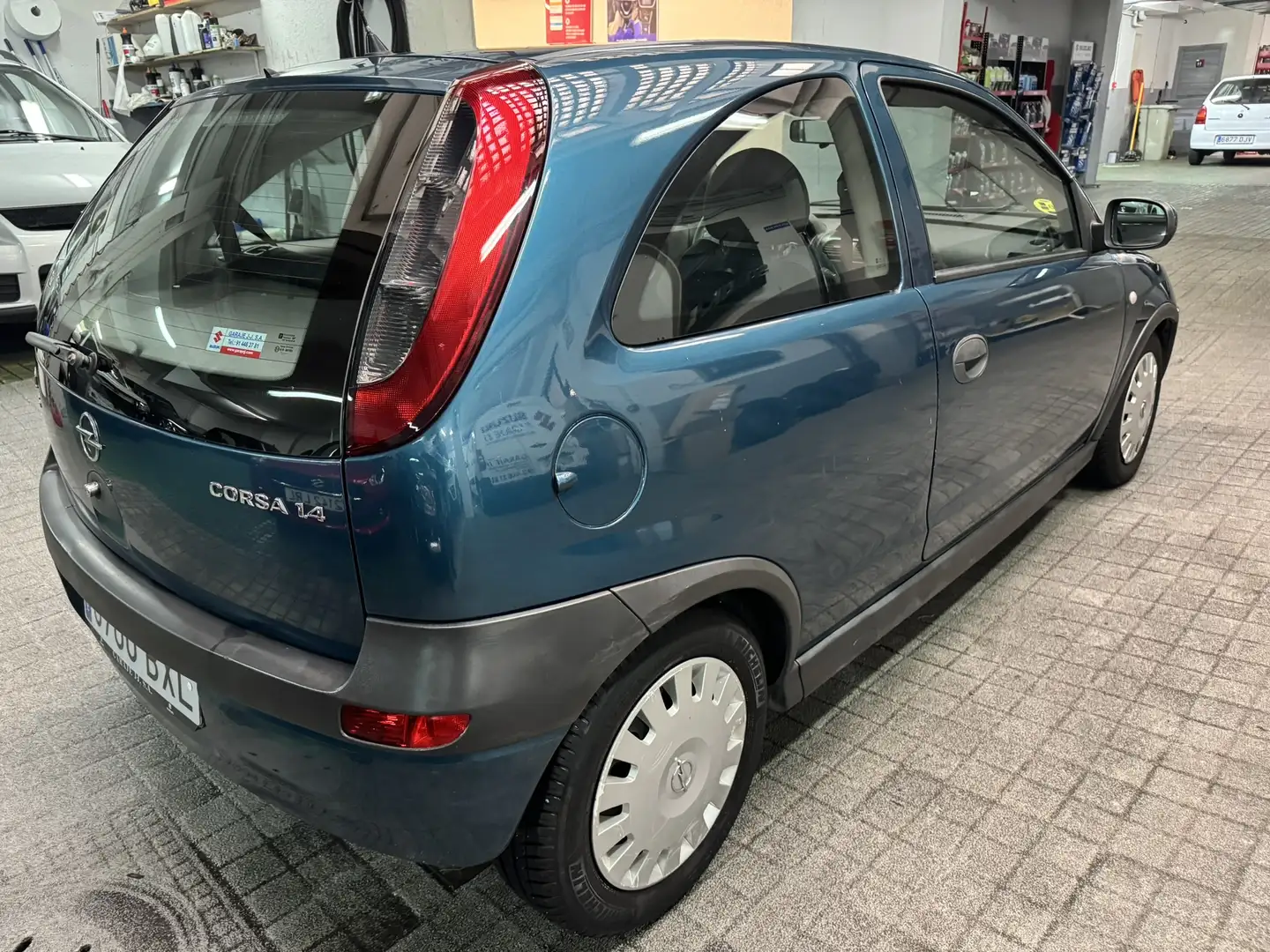 Opel Corsa 1.4 16v Sport - 2