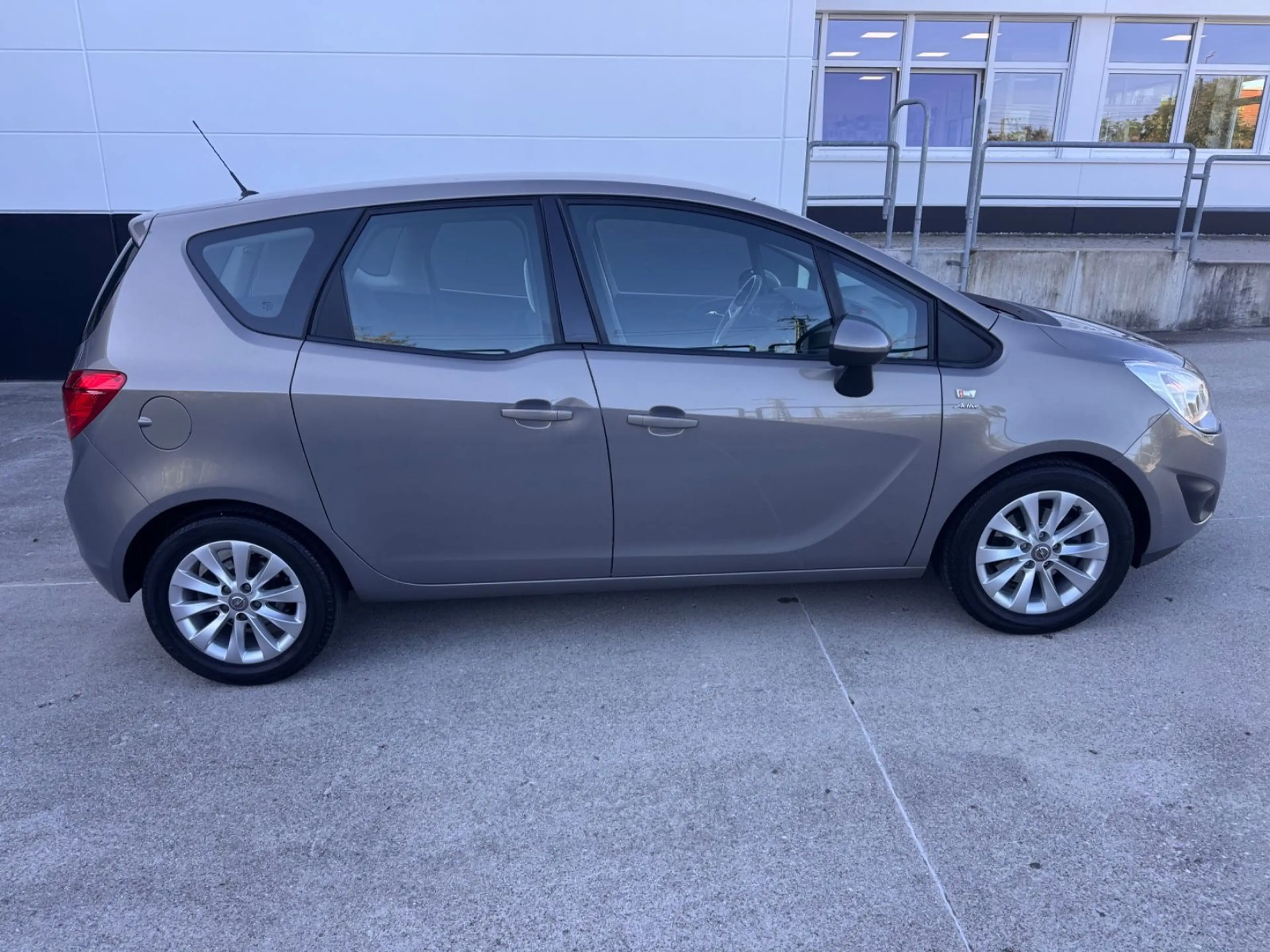 Opel Meriva B 1,4 Active Automatik PDC ALU — photo 6