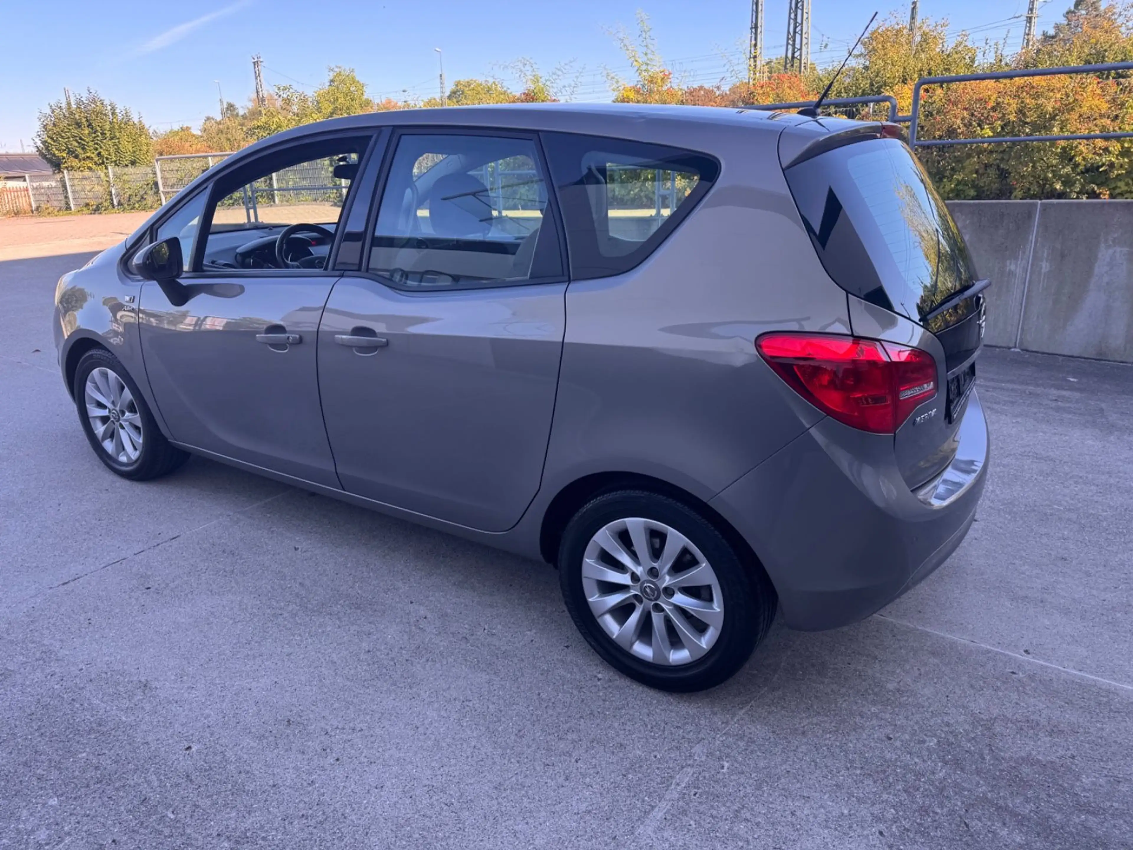 Opel Meriva B 1,4 Active Automatik PDC ALU — photo 3