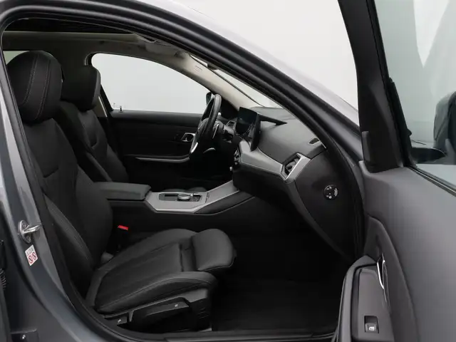 BMW 3 Series view 23