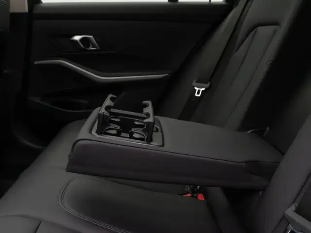 BMW 3 Series view 28