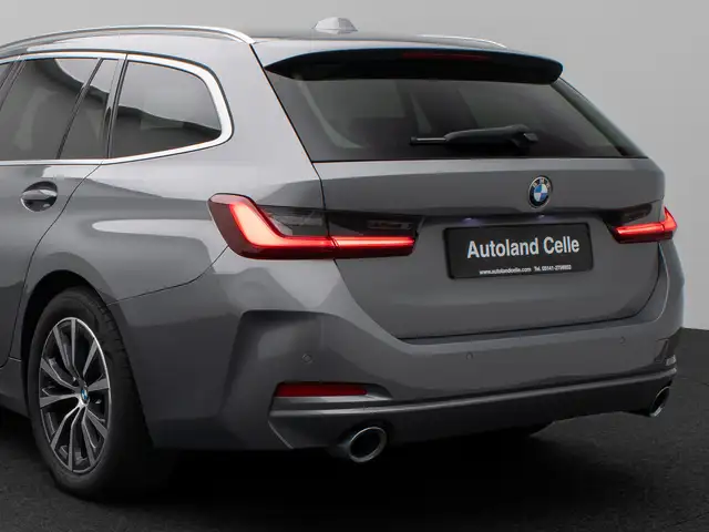 BMW 3 Series view 16