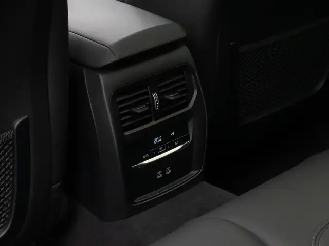 BMW 3 Series view 27