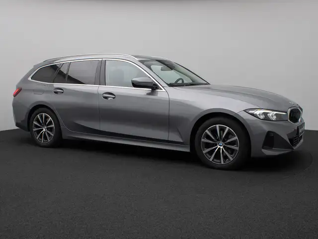 BMW 3 Series view 4