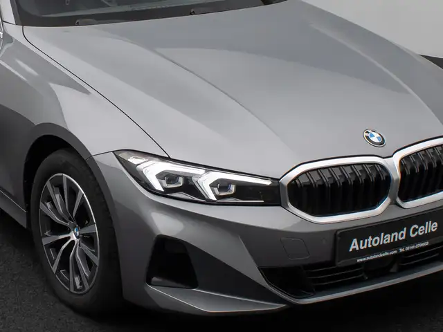BMW 3 Series view 18