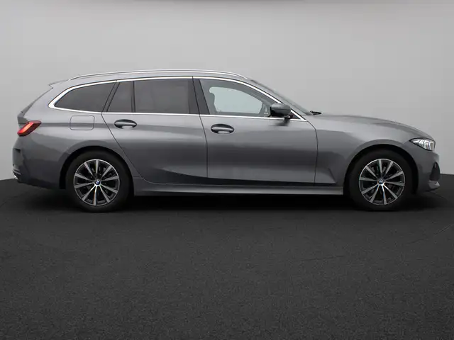 BMW 3 Series view 5