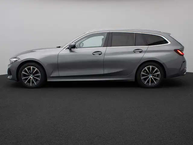 BMW 3 Series view 11