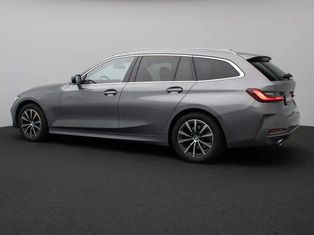 BMW 3 Series view 10