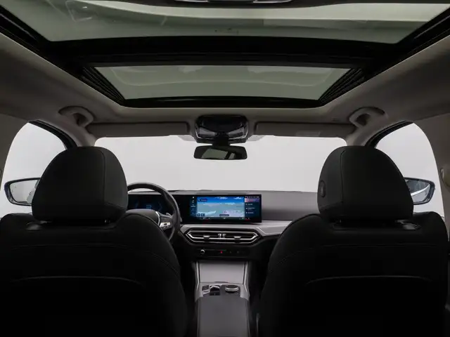 BMW 3 Series view 29