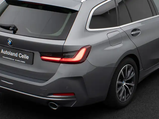 BMW 3 Series view 15