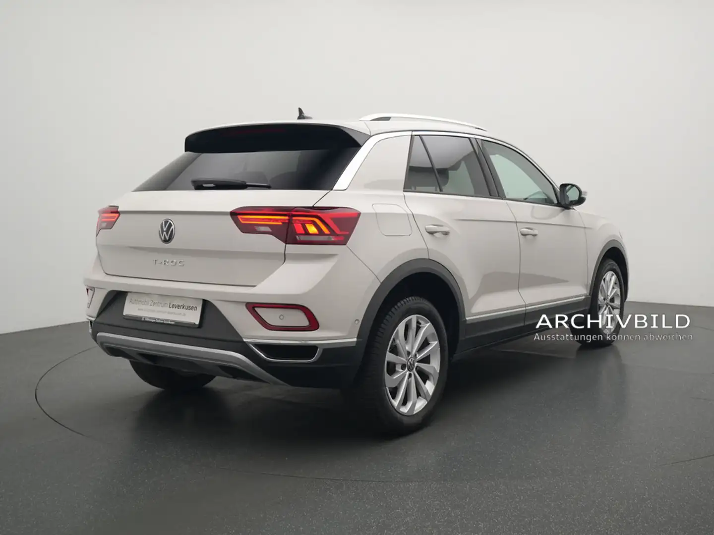 Volkswagen T-Roc DSG MATRIX AHK SHZ PORT NAVI Schwarz - 2
