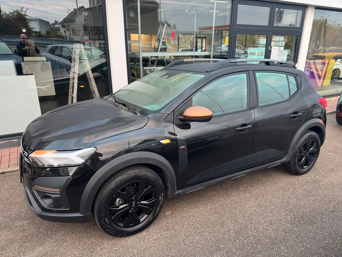 Dacia Sandero Stepway 3 Extreme TCE 100 ECO-G Zwart - 1