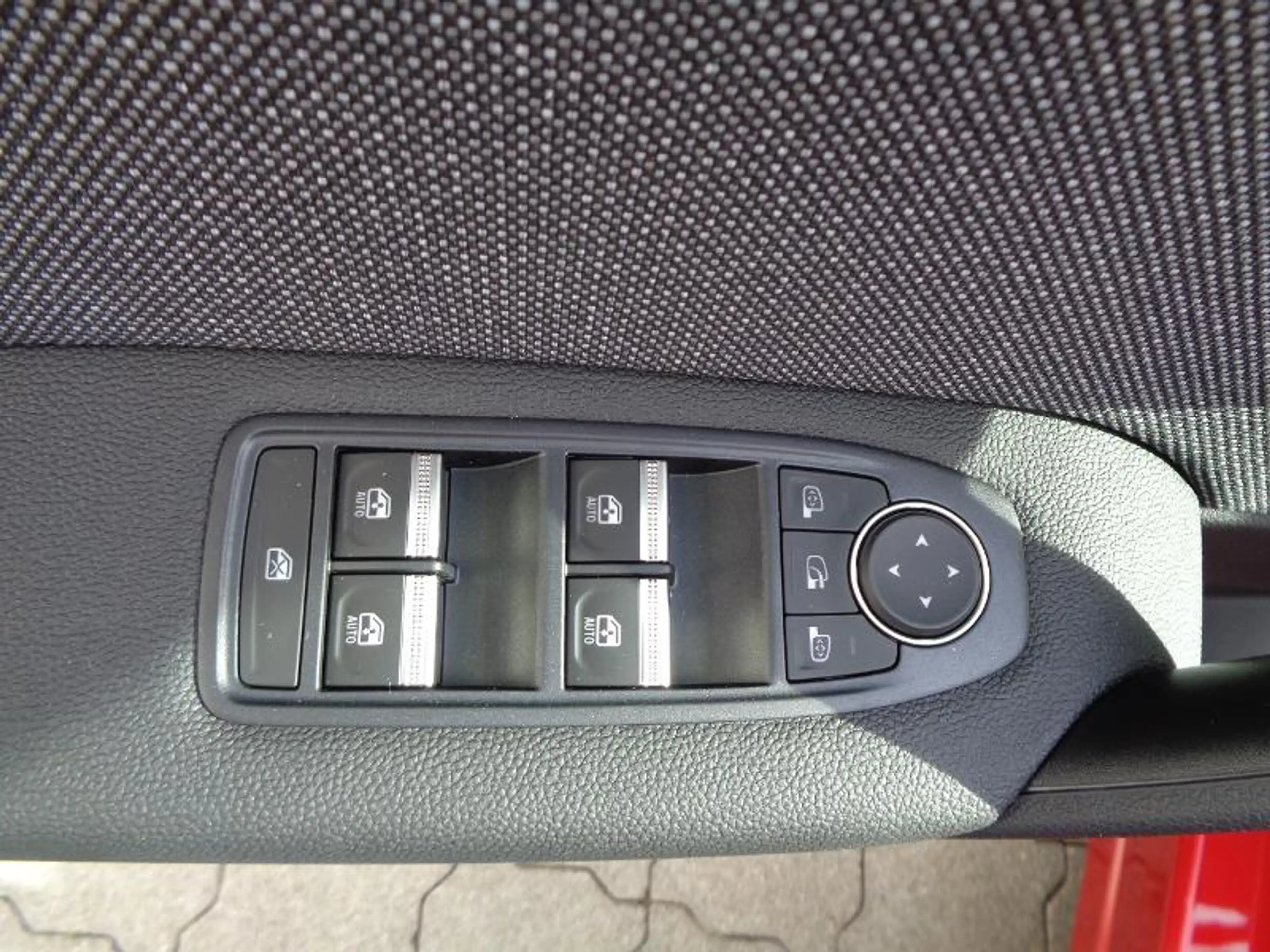 Mitsubishi Grandis Intro Edition 1.8 Hybrid — photo 10