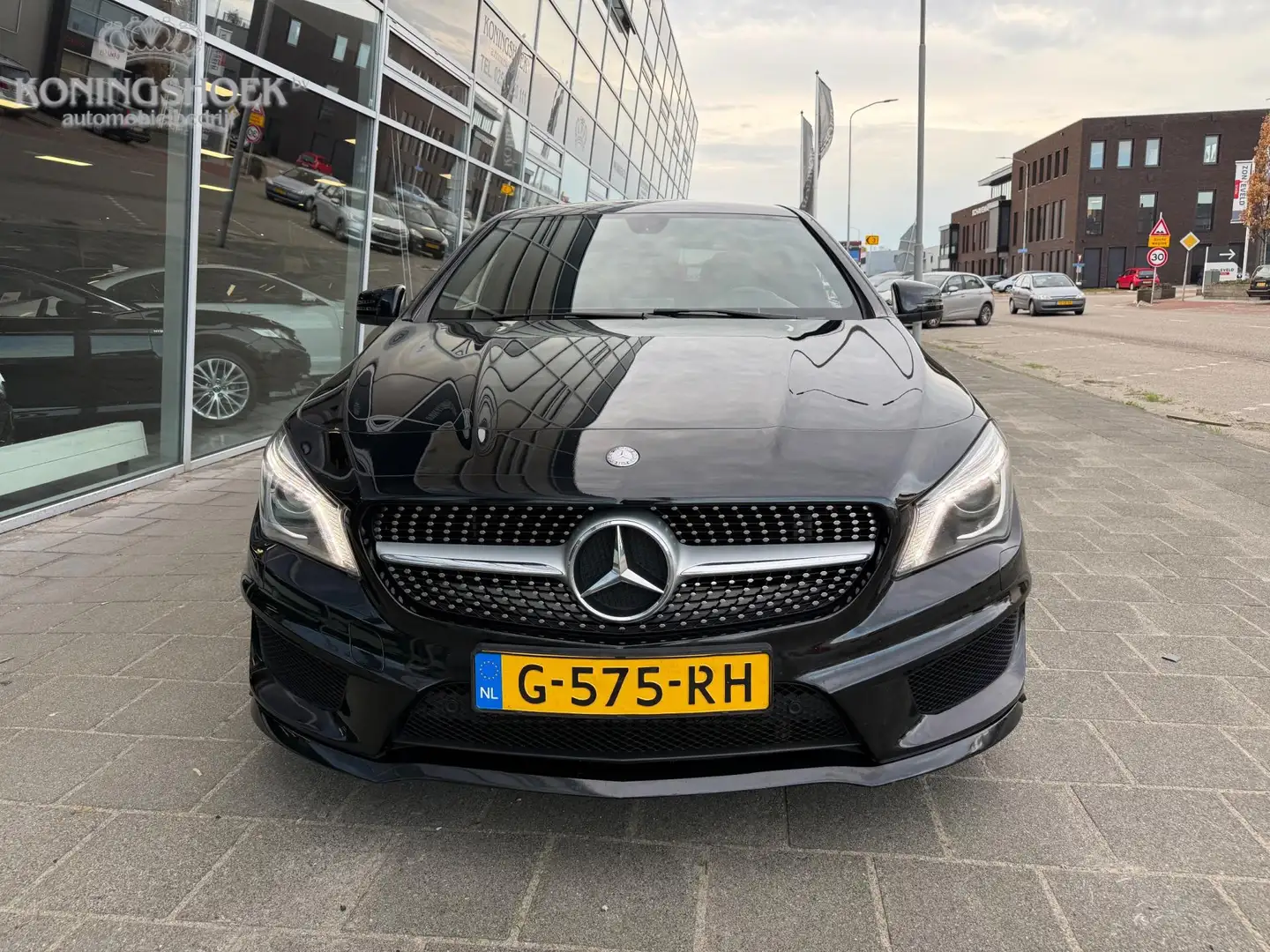 Mercedes-Benz CLA 200 AMG Edition 1 Schwarz - 2