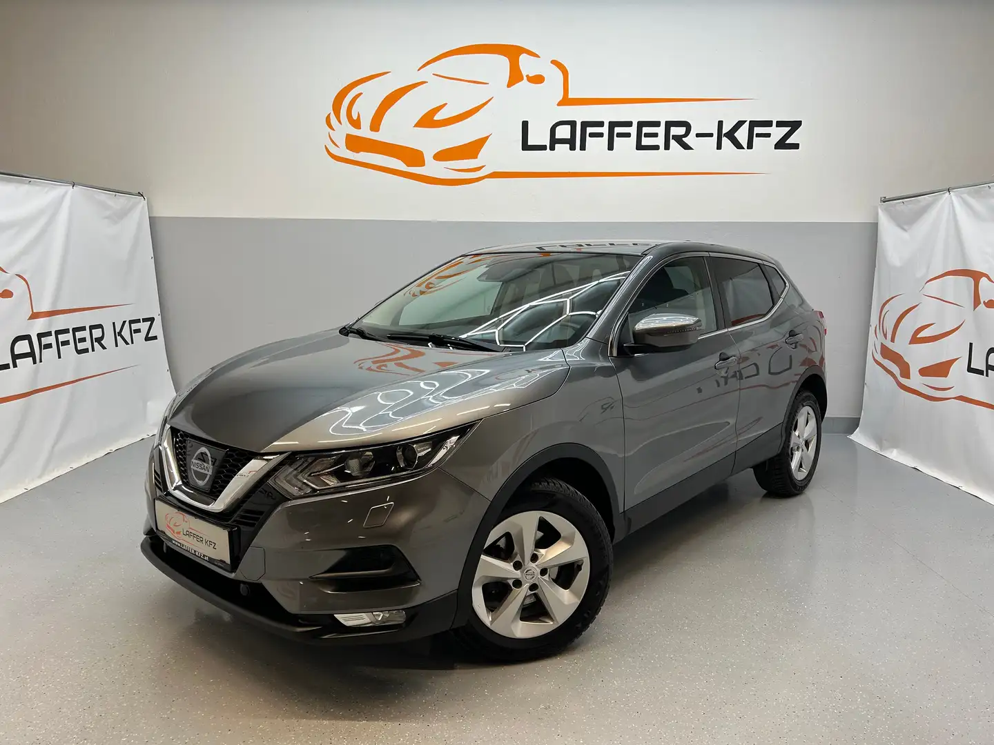 Nissan Qashqai Acenta 1,6 DCi KLIMAAUTO SITZHZG NAVI AHK Grau - 1