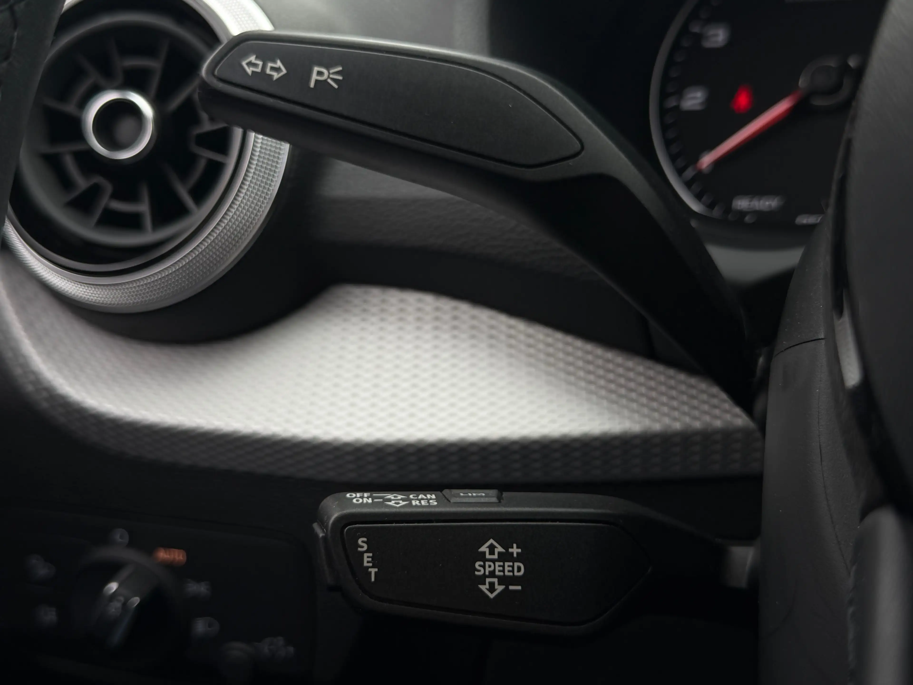 Audi Q2 30TFSI * S line * Garantie — photo 12