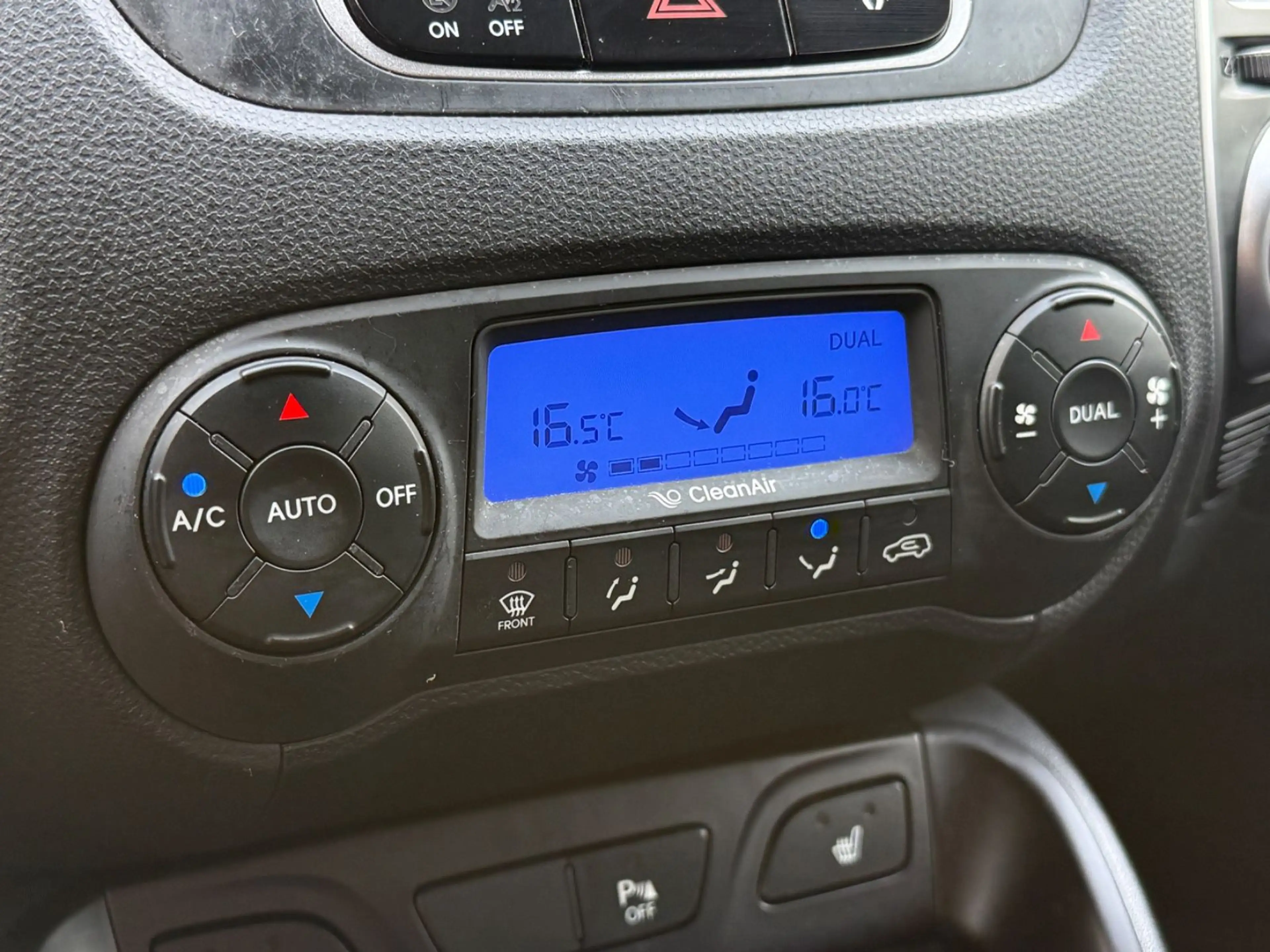 Hyundai iX35 Style AWD Automatik/Sitzheizung/PDC/Leder — photo 12