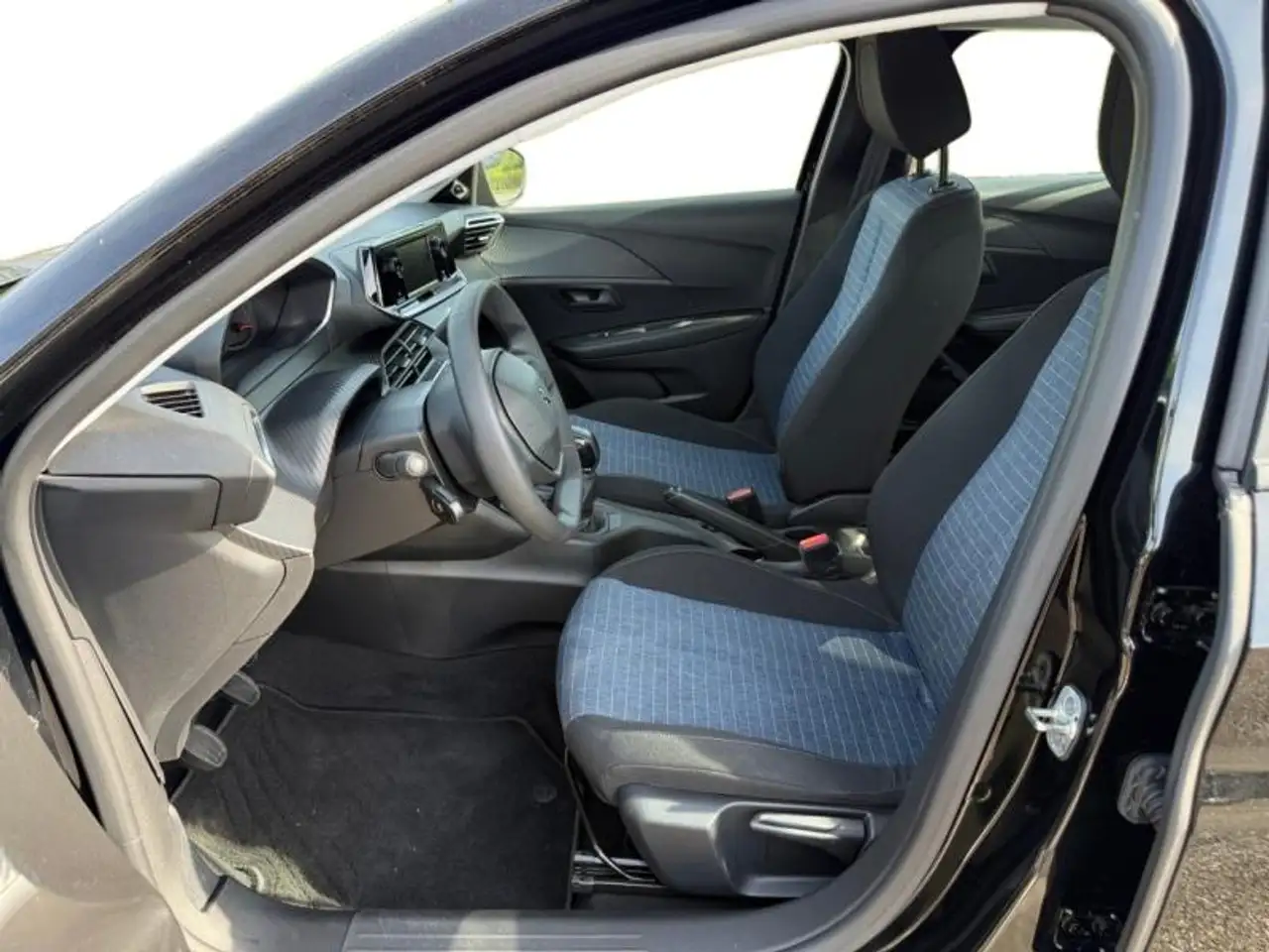 Peugeot 208 208 — photo 9