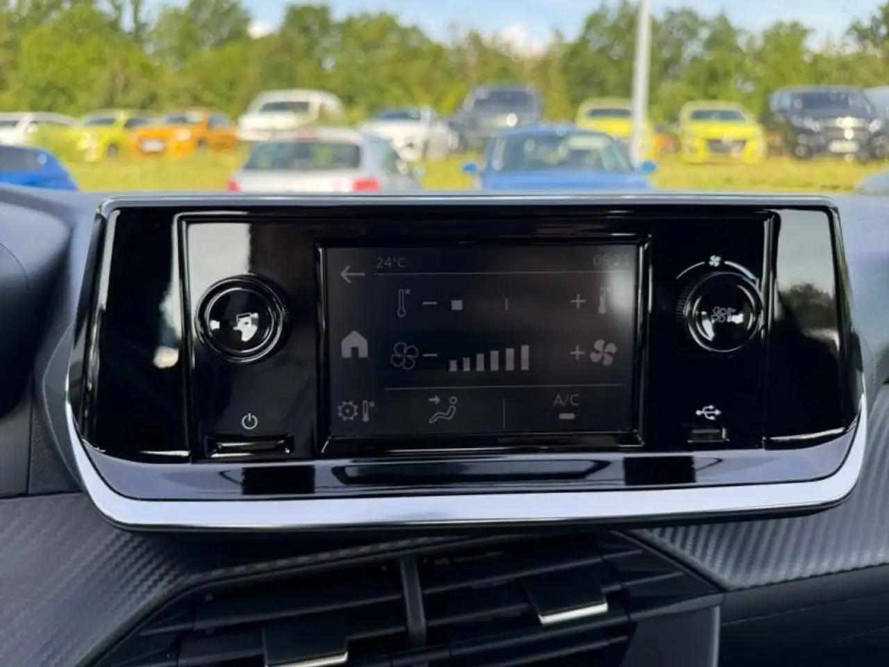 Peugeot 208 208 — photo 19