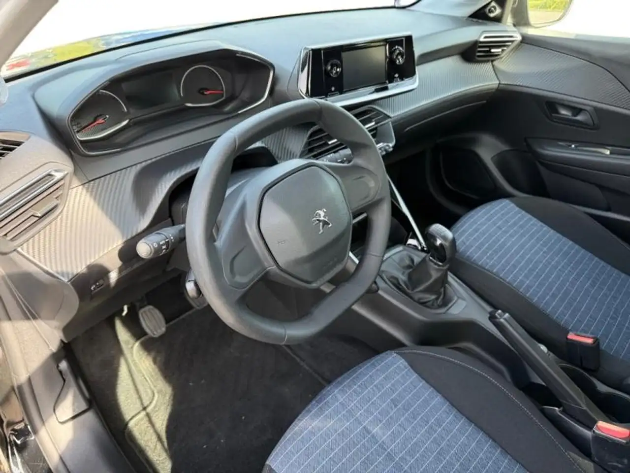Peugeot 208 208 — photo 10