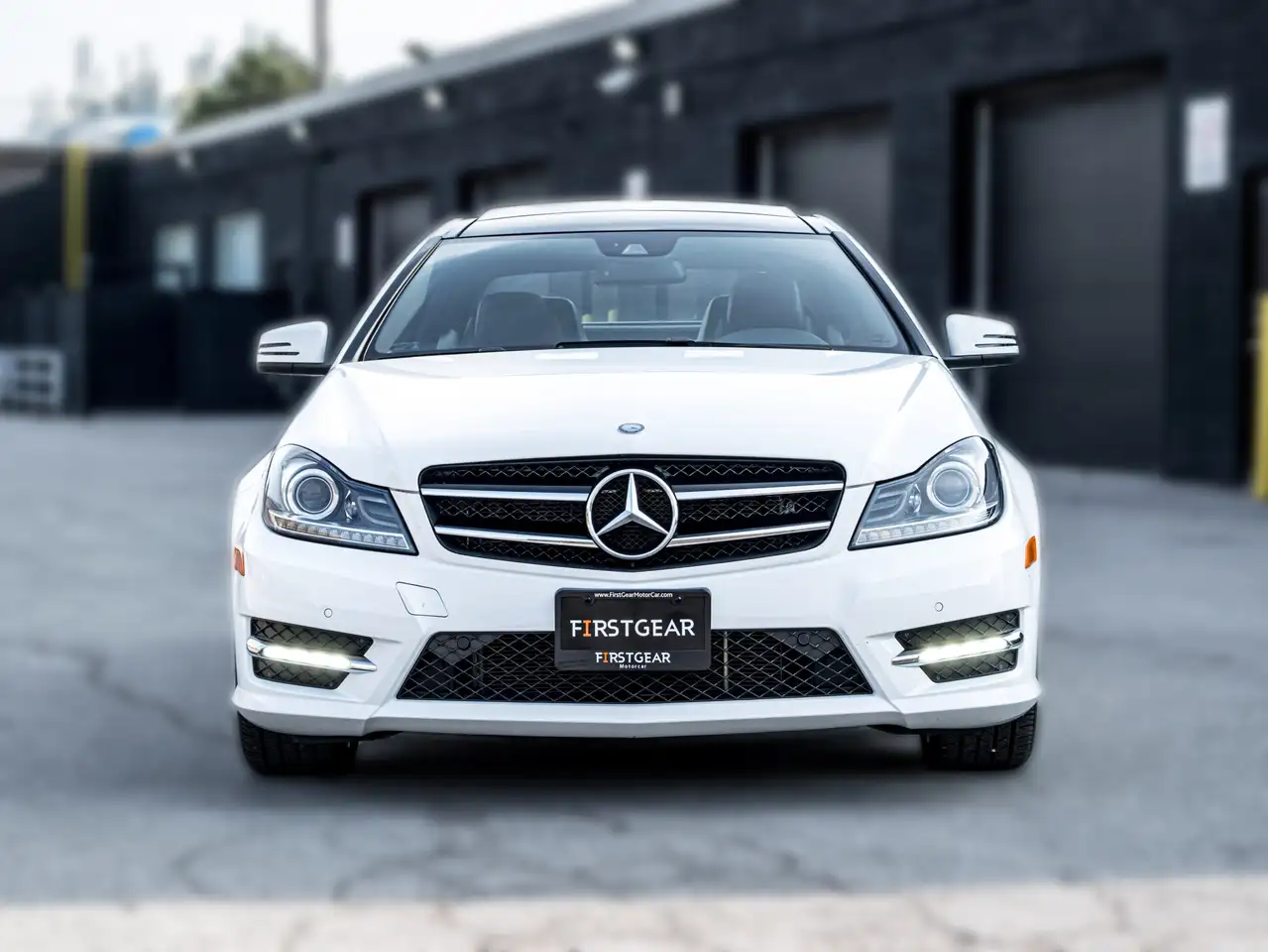 Mercedes-Benz C-Class снимка Mercedes-Benz C-Class