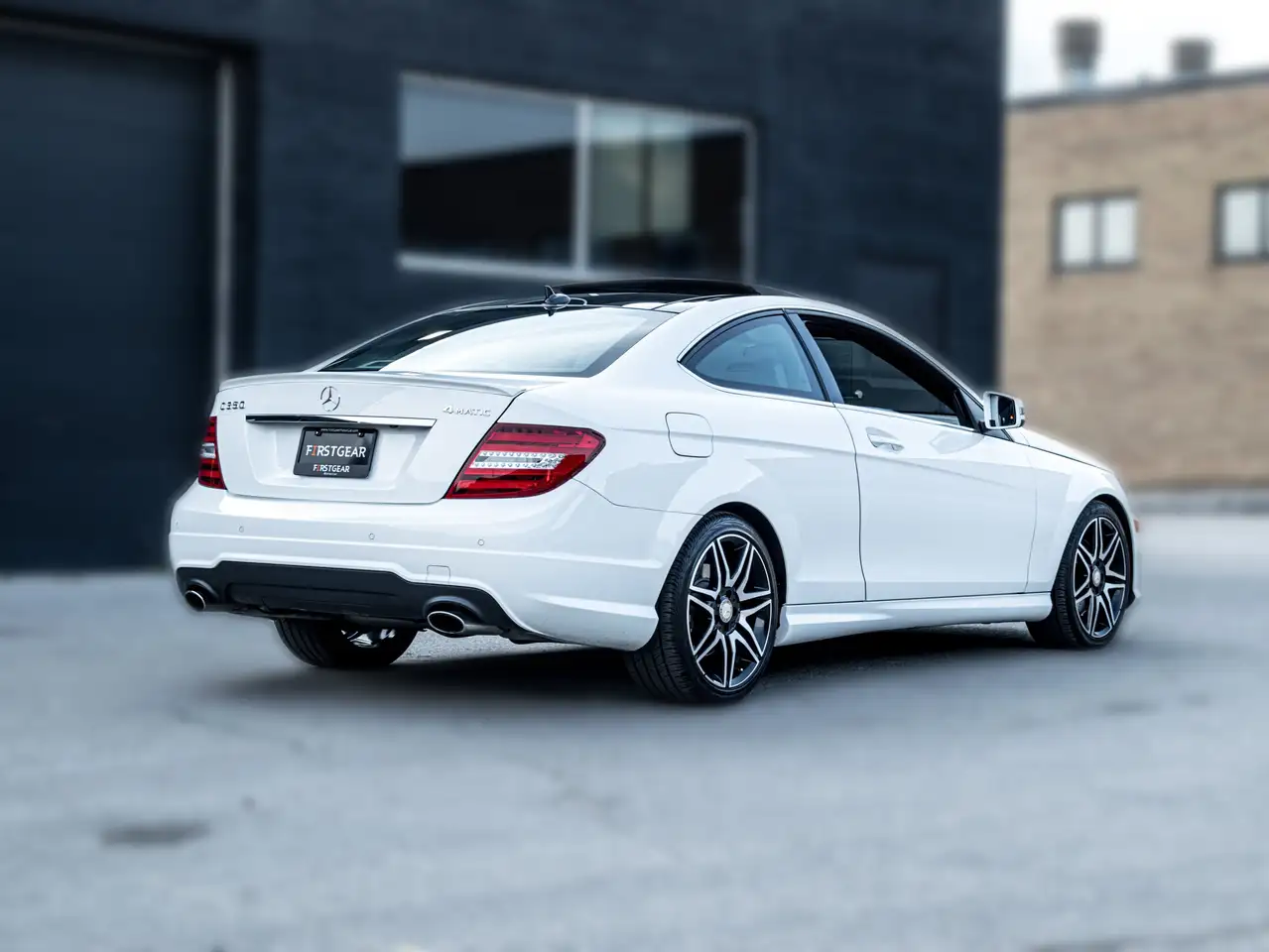 Mercedes-Benz C-Class снимка Mercedes-Benz C-Class