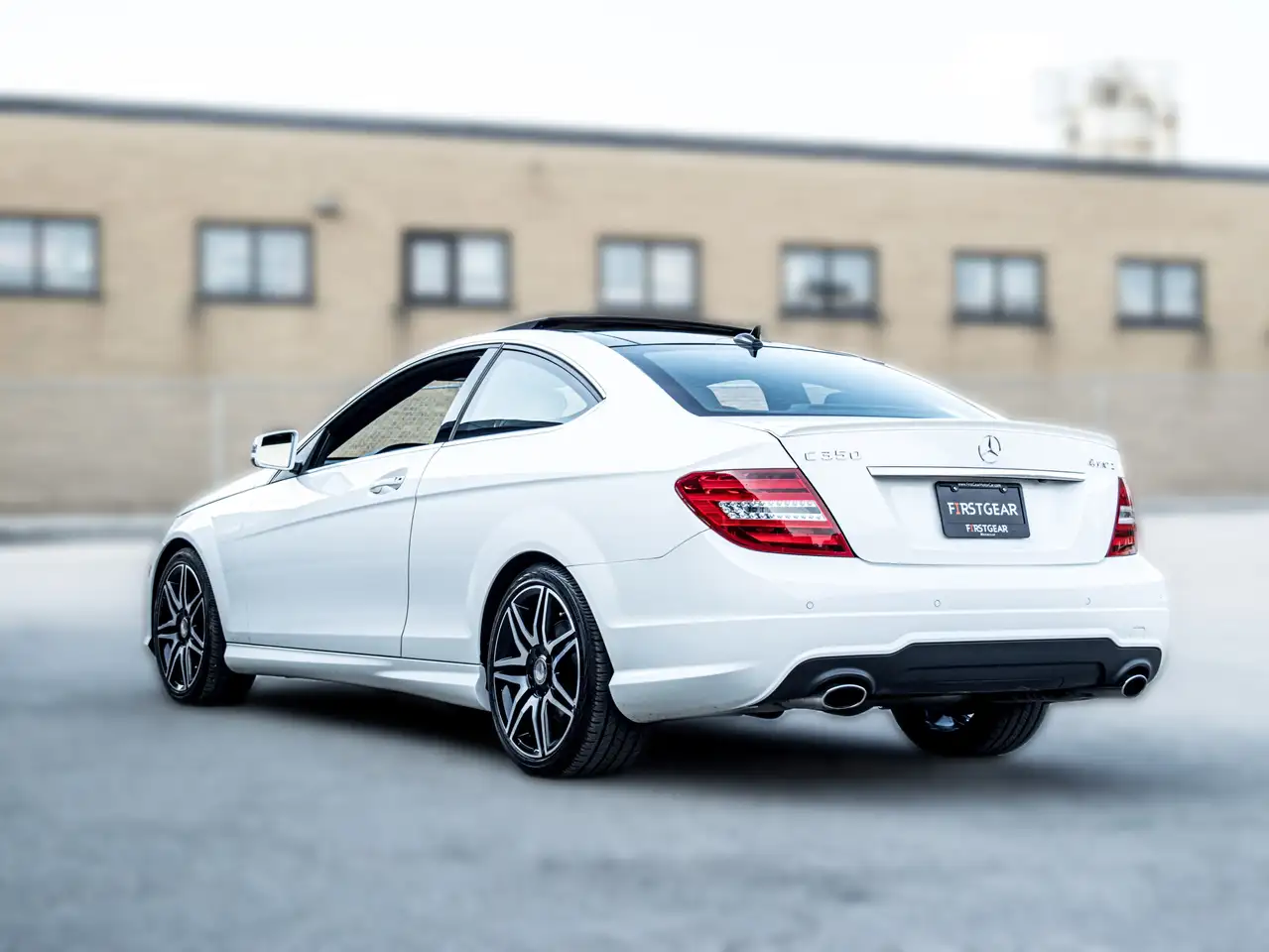 Mercedes-Benz C-Class снимка Mercedes-Benz C-Class