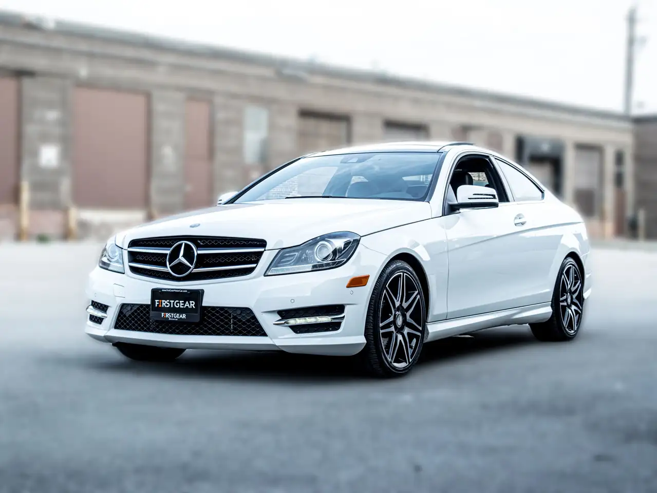 Mercedes-Benz C-Class снимка Mercedes-Benz C-Class