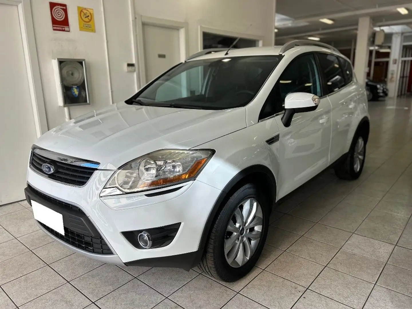 Ford Kuga 2.0 TDCi 136 CV 4WD Titanium DPF Weiß - 1