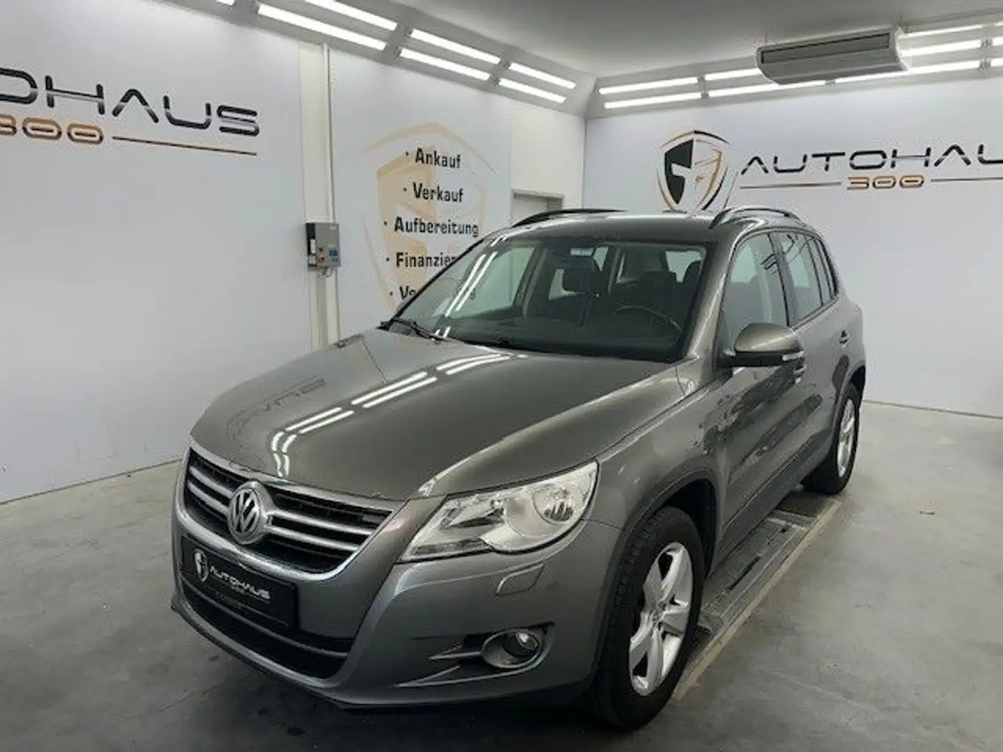 Volkswagen Tiguan Freestyle BMT KLIMA PDC SHZ TEMPOMAT AHK Grau - 1