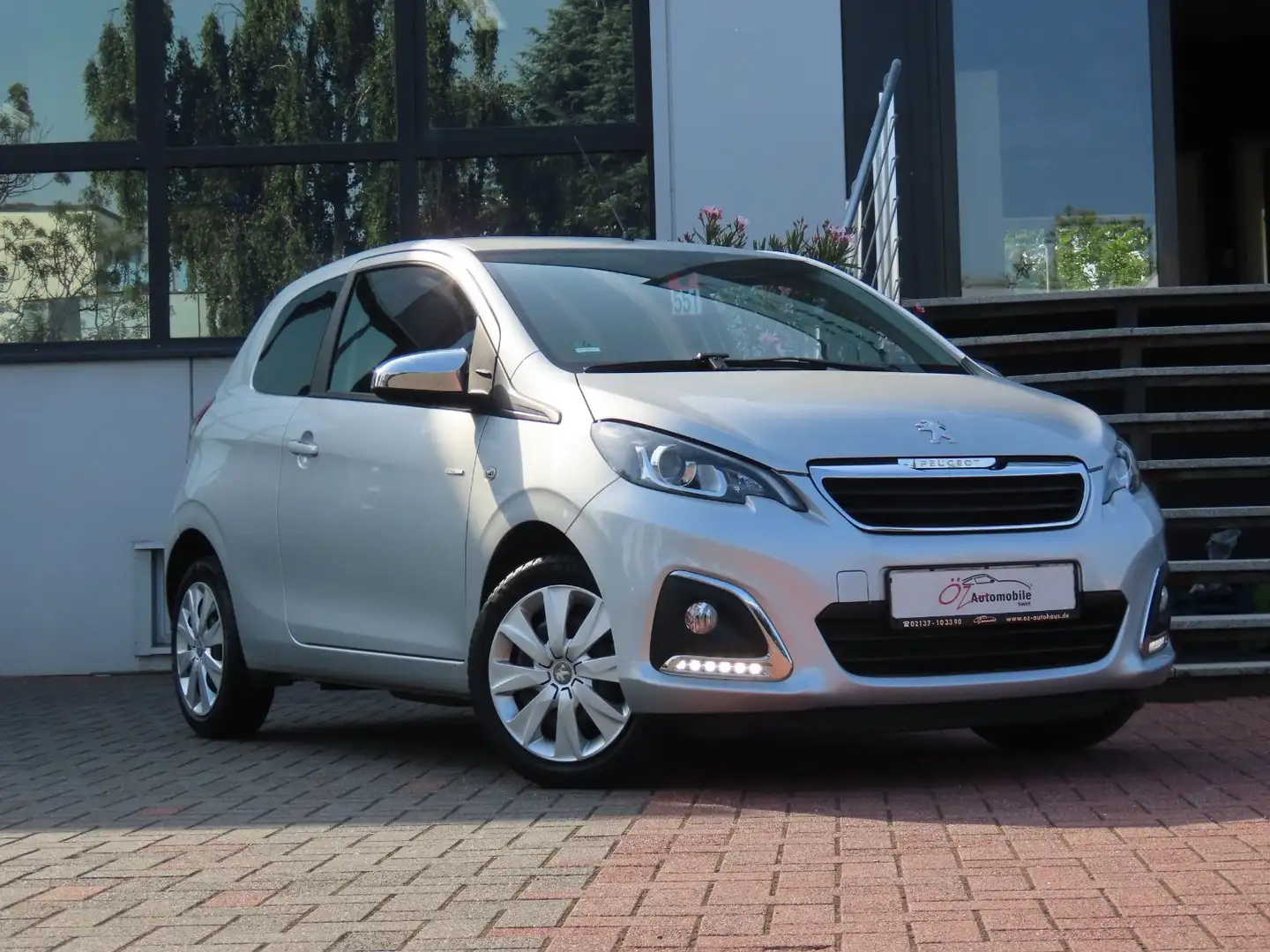 Peugeot 108 Style CarPlay DAB Grau - 1